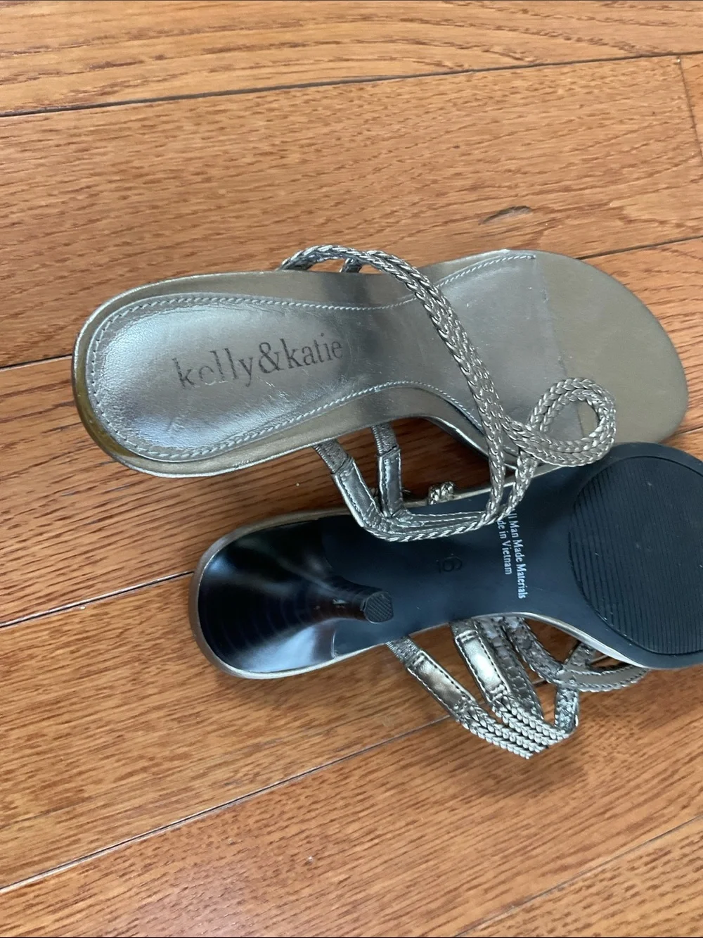 Kelly & Katie Silver Braided Thong Slide Sandals NWOB Sz 6
